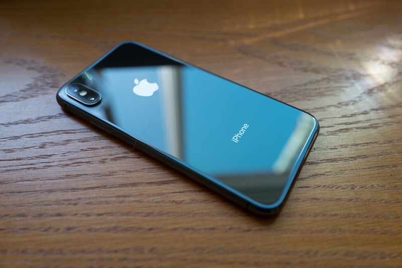 Apple siapkan iPhone baru berlayar lebar