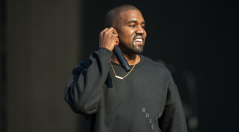 Kanye West gunakan selotip di laptop demi jaga privasi