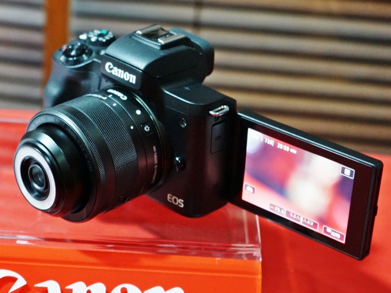 Mirrorless Canon EOS M50 meluncur, sasar para vlogger
