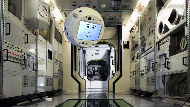 Robot astronot ini sedang menuju stasiun luar angkasa