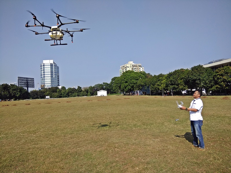 Rasanya main dengan drone seharga Rp250 juta