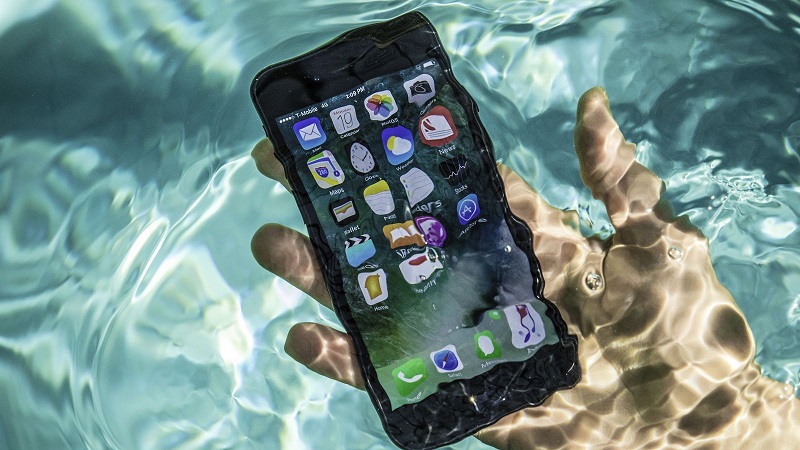 iPhone 7 ternyata mampu bertahan 48 jam di dalam laut