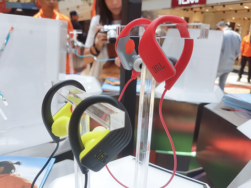 Jajaran earphone sport JBL ramaikan pasar Indonesia