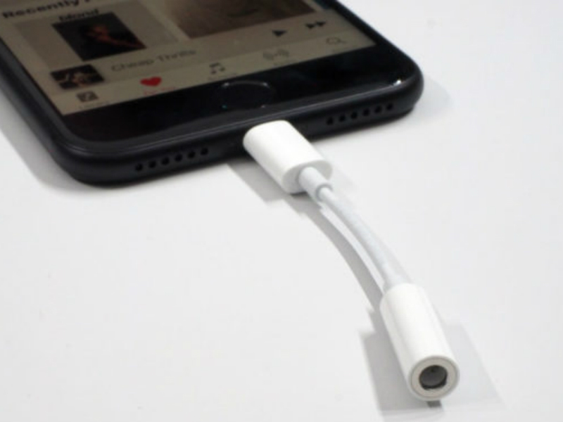 Apple tak lagi sediakan adaptor Lightning ke jack audio