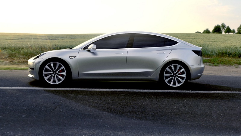Tesla Model 3 terbaru tawarkan jarak tempuh sampai 418 km