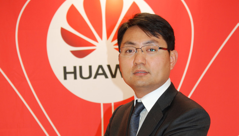 Huawei bakal rilis smartphone empat kamera dengan 10x zoom