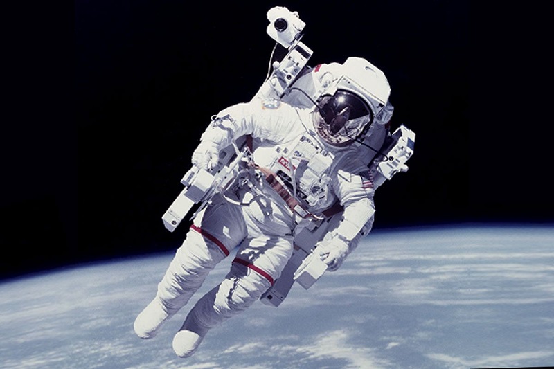 Astronot tak sengaja panggil 911 dari luar angkasa
