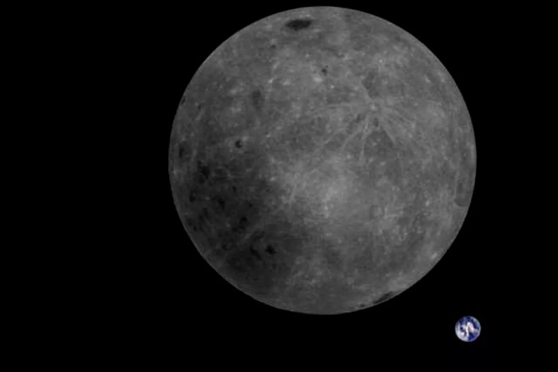 Ini dia foto sisi jauh Bulan dari satelit China