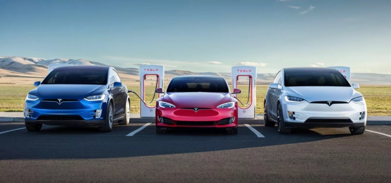 Tesla naikkan harga tiga model awal mobil listriknya