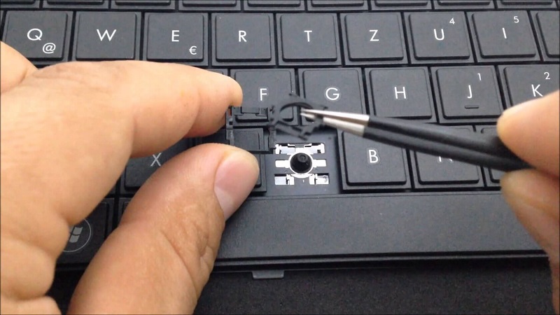 Keyboard MacBook bermasalah, Apple sampai minta maaf