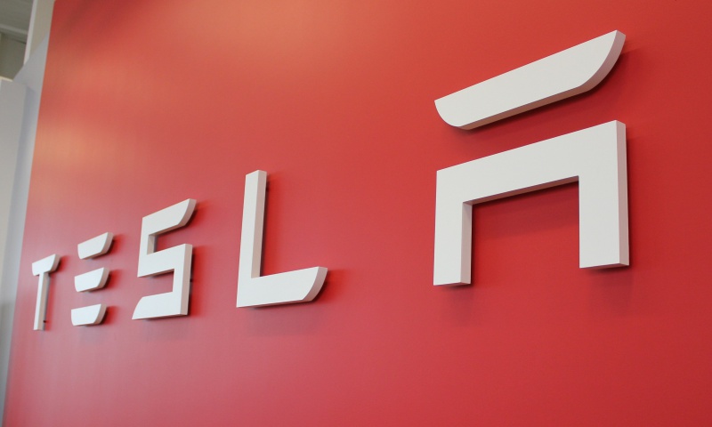 Tesla optimis kirimkan 400.000 mobil listrik tahun ini