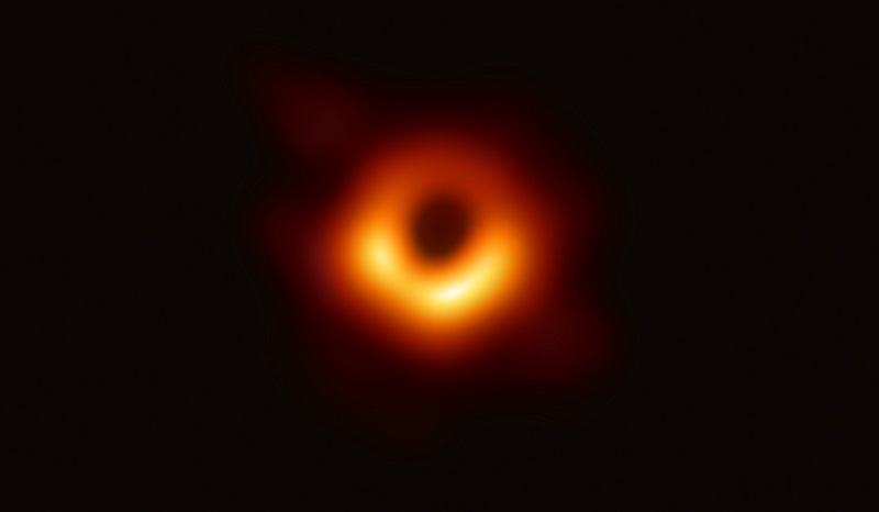 Ini foto pertama black hole yang diabadikan teleskop
