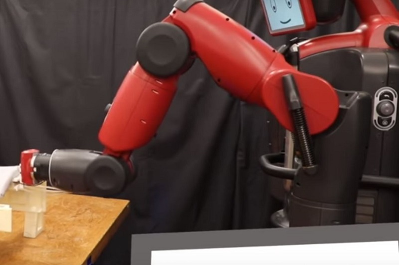 Punya sensor otot, robot ini bisa bantu angkat barang