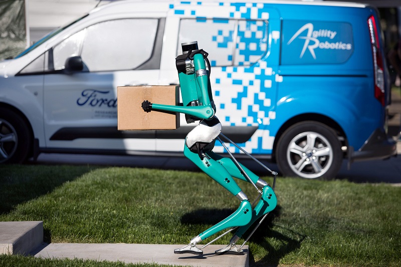 Ford punya robot pengirim barang mirip musuh Robocop