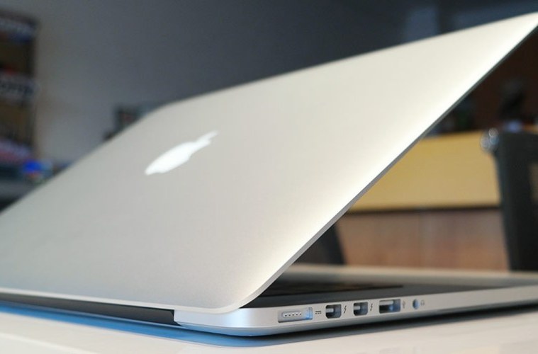 MacBook Pro 15 tua berpotensi kebakaran karena baterai kepanasan