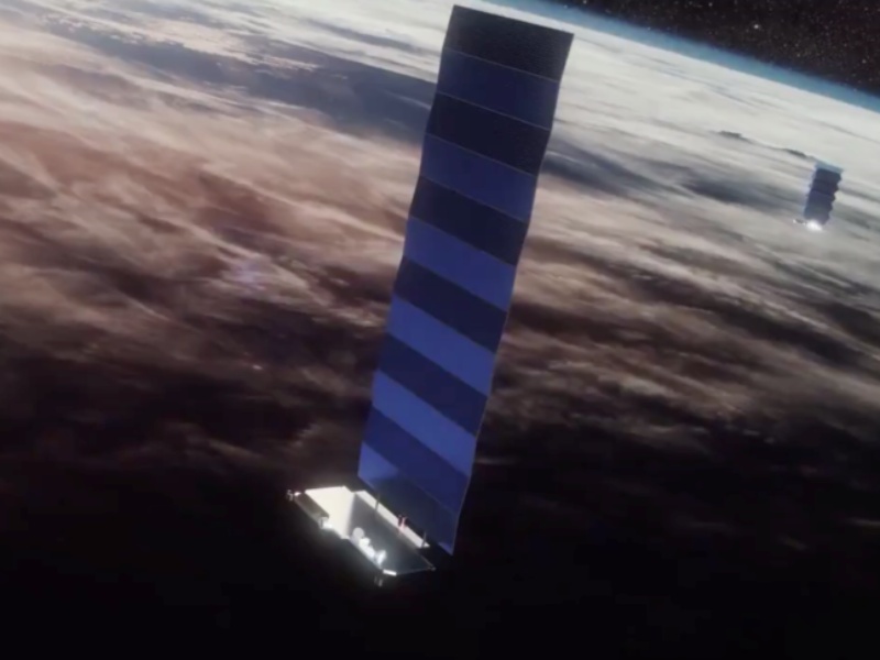 SpaceX kehilangan kontak dengan tiga satelit StarLink