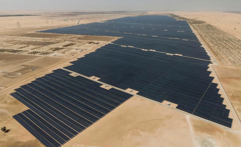 Proyek panel surya terbesar di Abu Dhabi siap digunakan