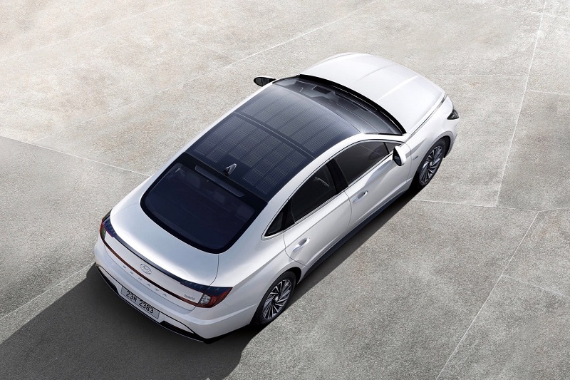 Mobil hibrida terbaru dari Hyundai punya teknologi sel surya