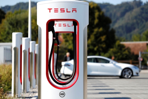 Tesla Supercharger hasilkan 72 GWh listrik dalam sebulan
