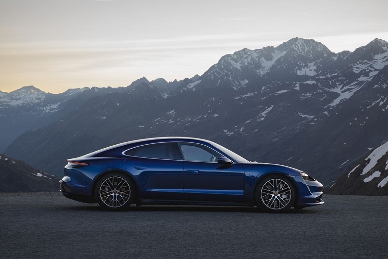 Mobil listrik pertama Porsche bisa tempuh jarak 480 km