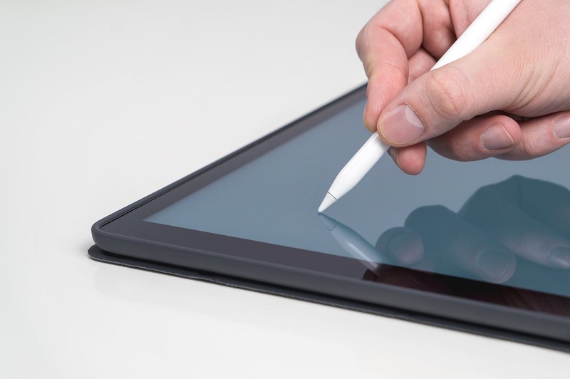 Surface Pen baru bisa diisi ulang secara nirkabel