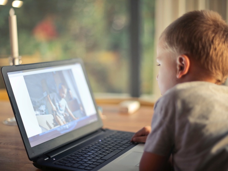 Anak-anak banyak habiskan internet untuk video streaming