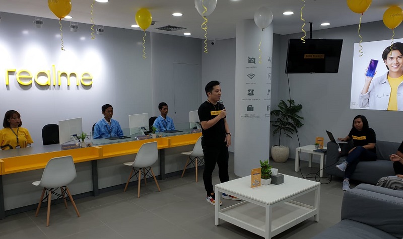 Realme resmikan toko dan service center di Surabaya
