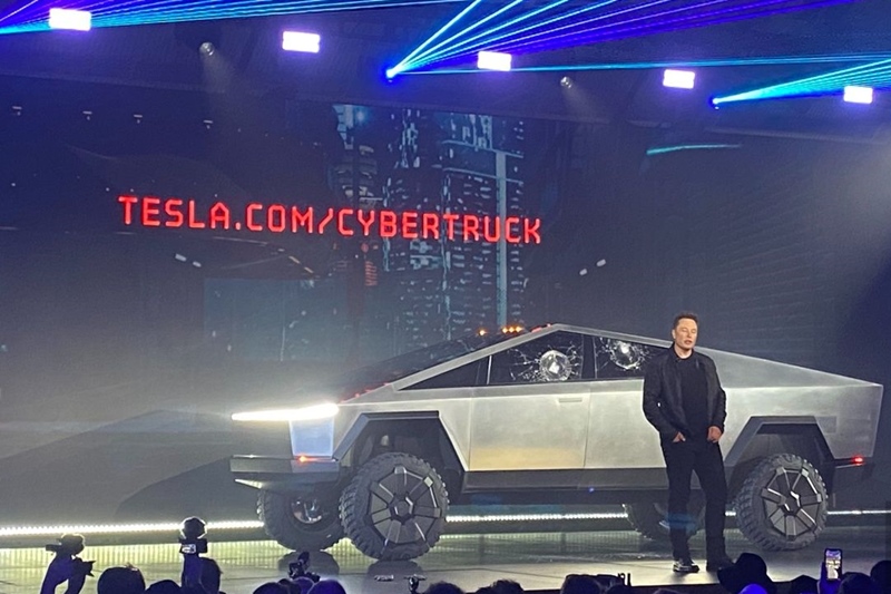 Akhirnya Tesla umumkan truk listrik, punya jarak tempuh hingga 800 km