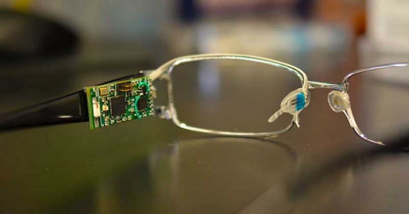 Sensor di kacamata bisa mengukur kadar gula dalam darah