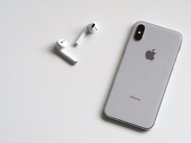 Apple tidak akan gunakan port lightning di produk iPhone 2021