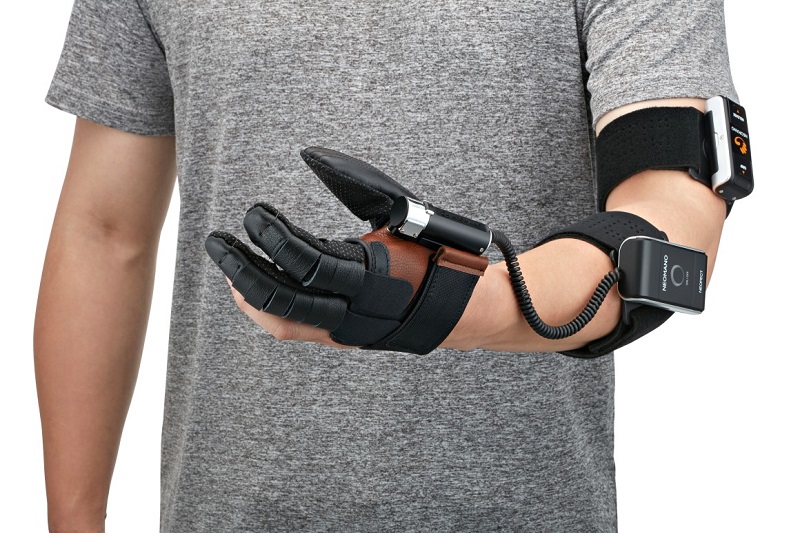 Sarung tangan robot ini bisa bantu orang lumpuh