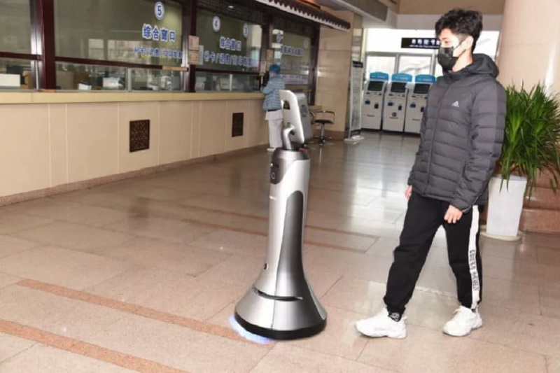 Cegah penularan corona, RS di Tiongkok manfaatkan robot