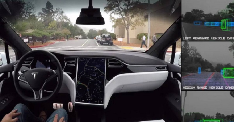 Mobil Tesla sudah bisa deteksi lampu merah dan rambu