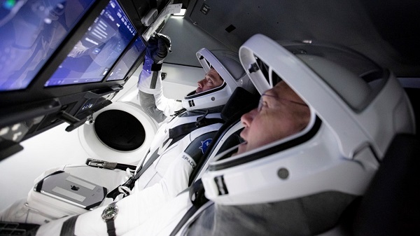 Pesawat ruang angkasa Crew Dragon gunakan layar sentuh 