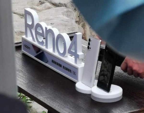 Oppo Reno 4 tampil dengan desain unik
