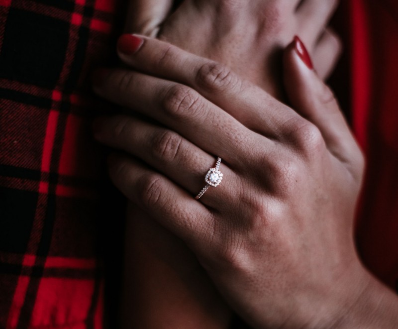 Caption Instagram untuk momen pertunangan saat karantina