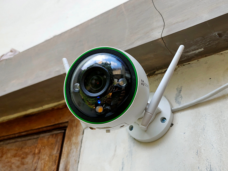 Review Ezviz C3N, kamera outdoor ini bisa bikin maling minder