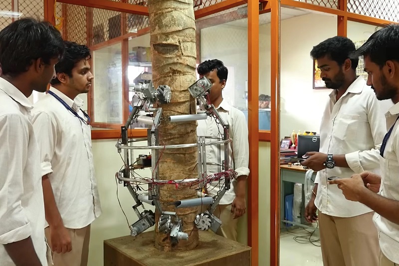 Robot dari India bisa petik buah kelapa