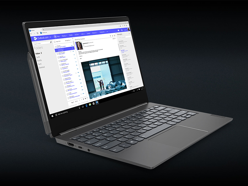 Lenovo ThinkBook Plus hadir dengan dua layar untuk pebisnis modern