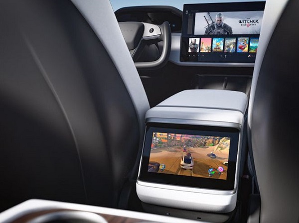 Tesla Model S dapat mainkan gim Cyberpunk 2077