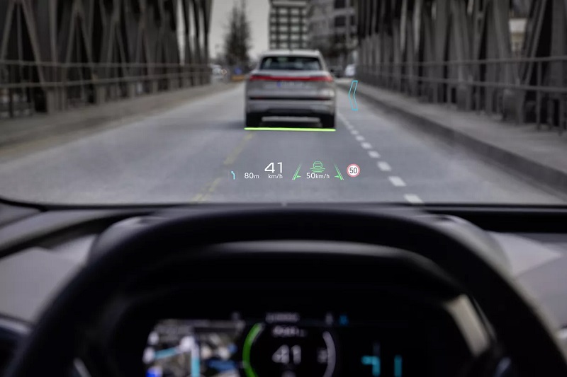 Kaca depan Audi Q4 E-Tron dilengkapi teknologi AR
