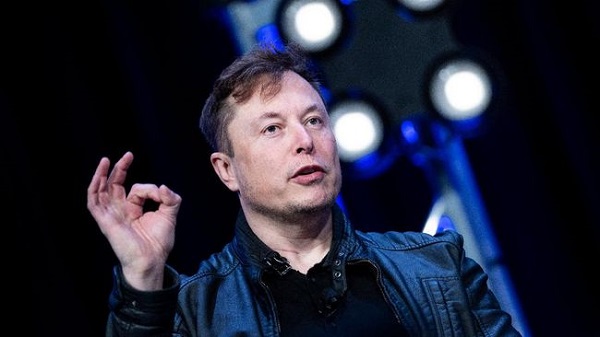 Sadar polusi karbon, Elon Musk setop pembelian Tesla dengan bitcoin