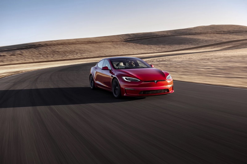Tesla Mode S Plaid bisa tempuh 300 km hanya dengan 15 menit pengisian baterai