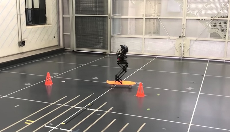 Robot hibrida ini bisa jalan, terbang, dan main skateboard