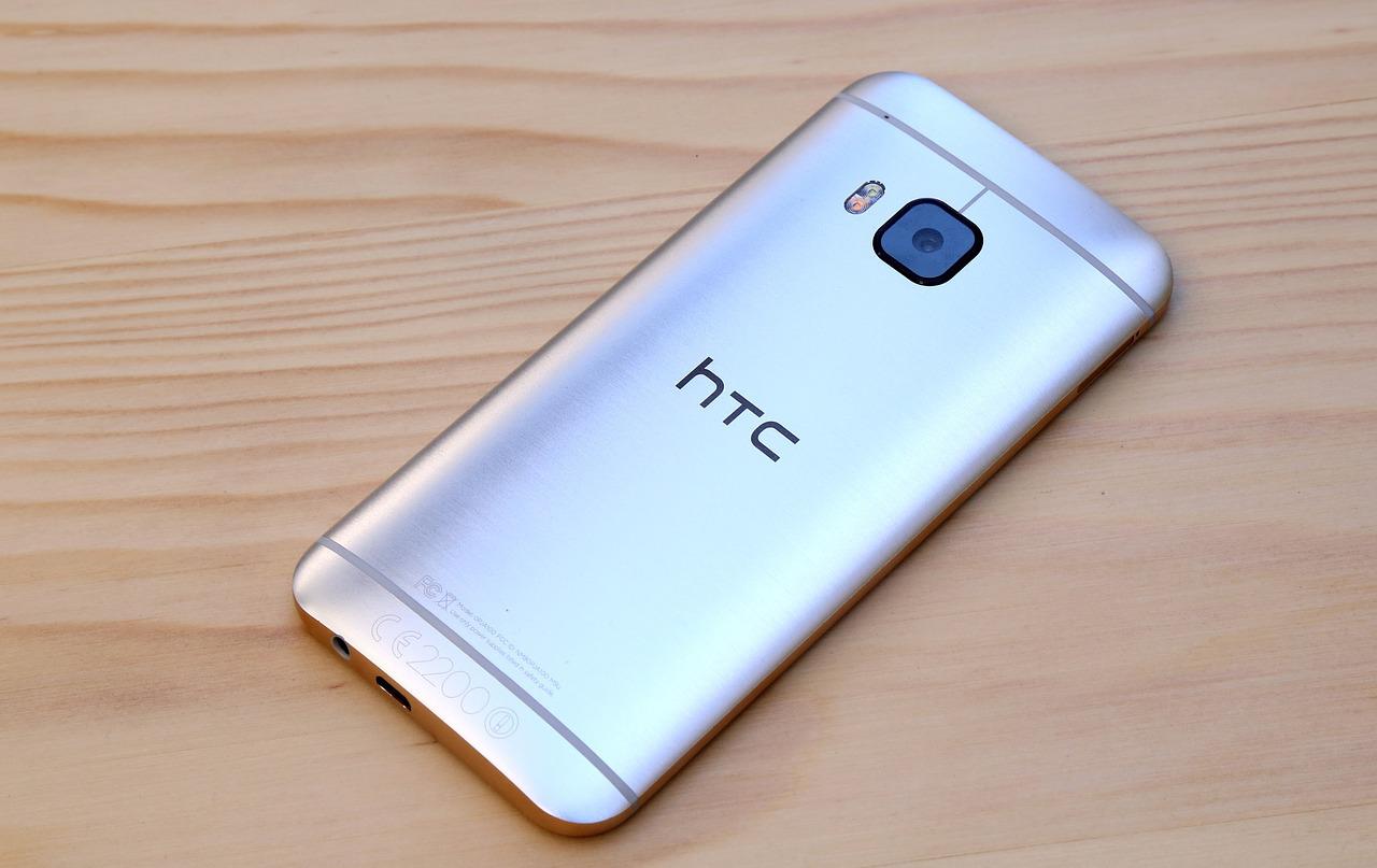 Peluncuran smartphone flagship HTC ditunda