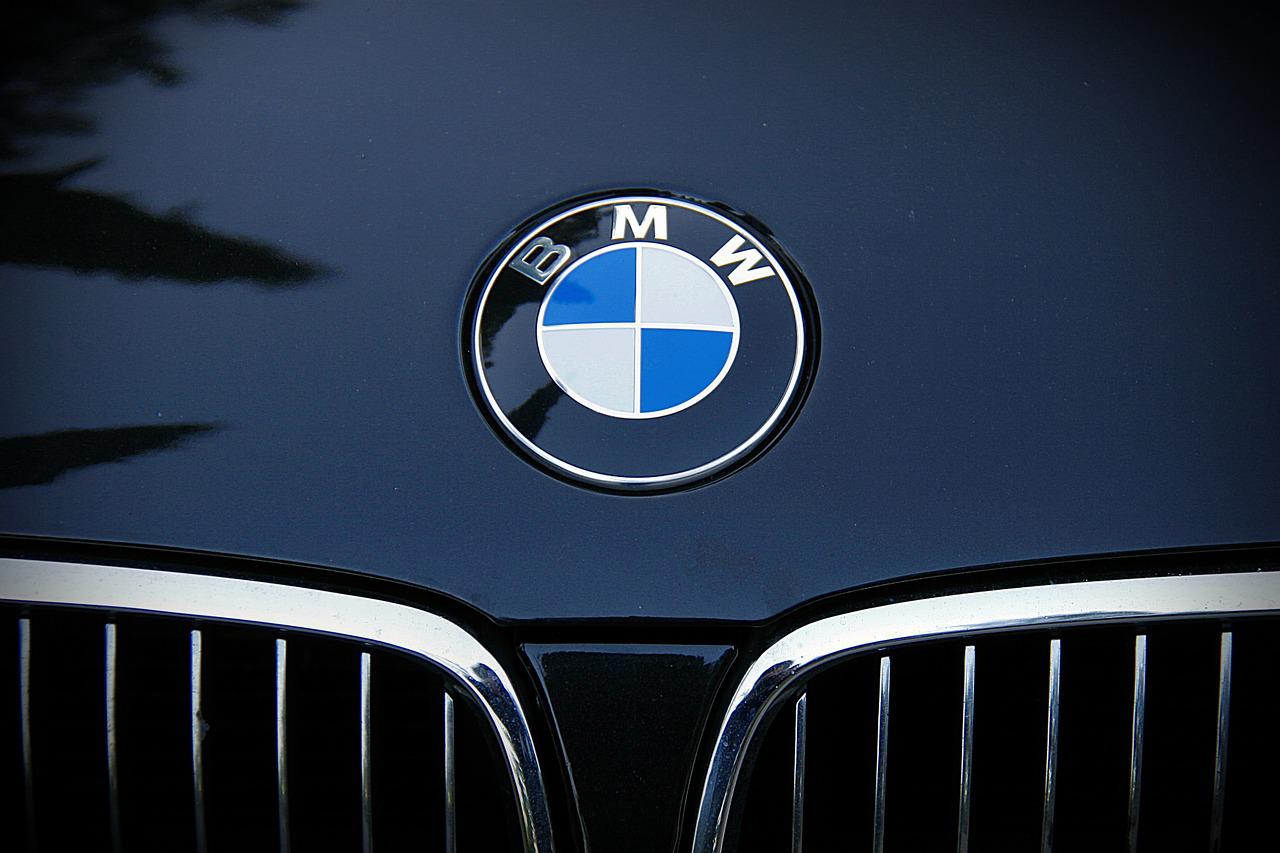 BMW tarik puluhan mobil listrik iX dan i4 karena masalah baterai