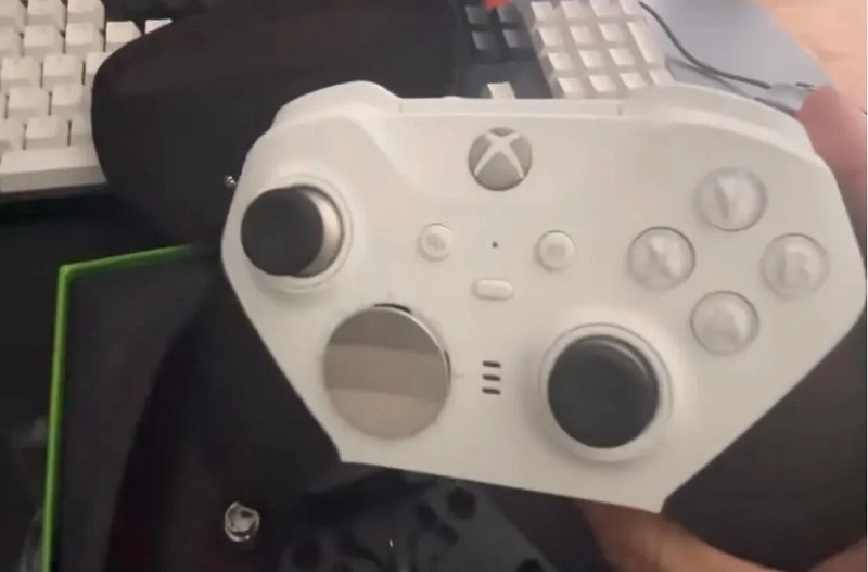 Kontroler Xbox Elite Series 2 hadir dalam tampilan dual-tone