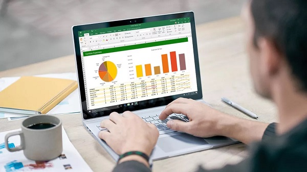Microsoft Excel bisa tandai rekan kerja di spreadsheet