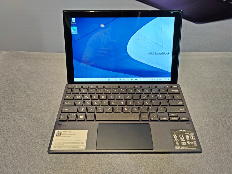 ASUS ExpertBook B3000 jadi laptop detachable dengan prosesor Snapdragon 7c Gen2 pertama di Indonesia