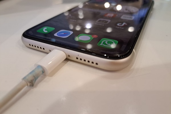 Apple konfirmasi iPhone bakal pakai USB tipe-C